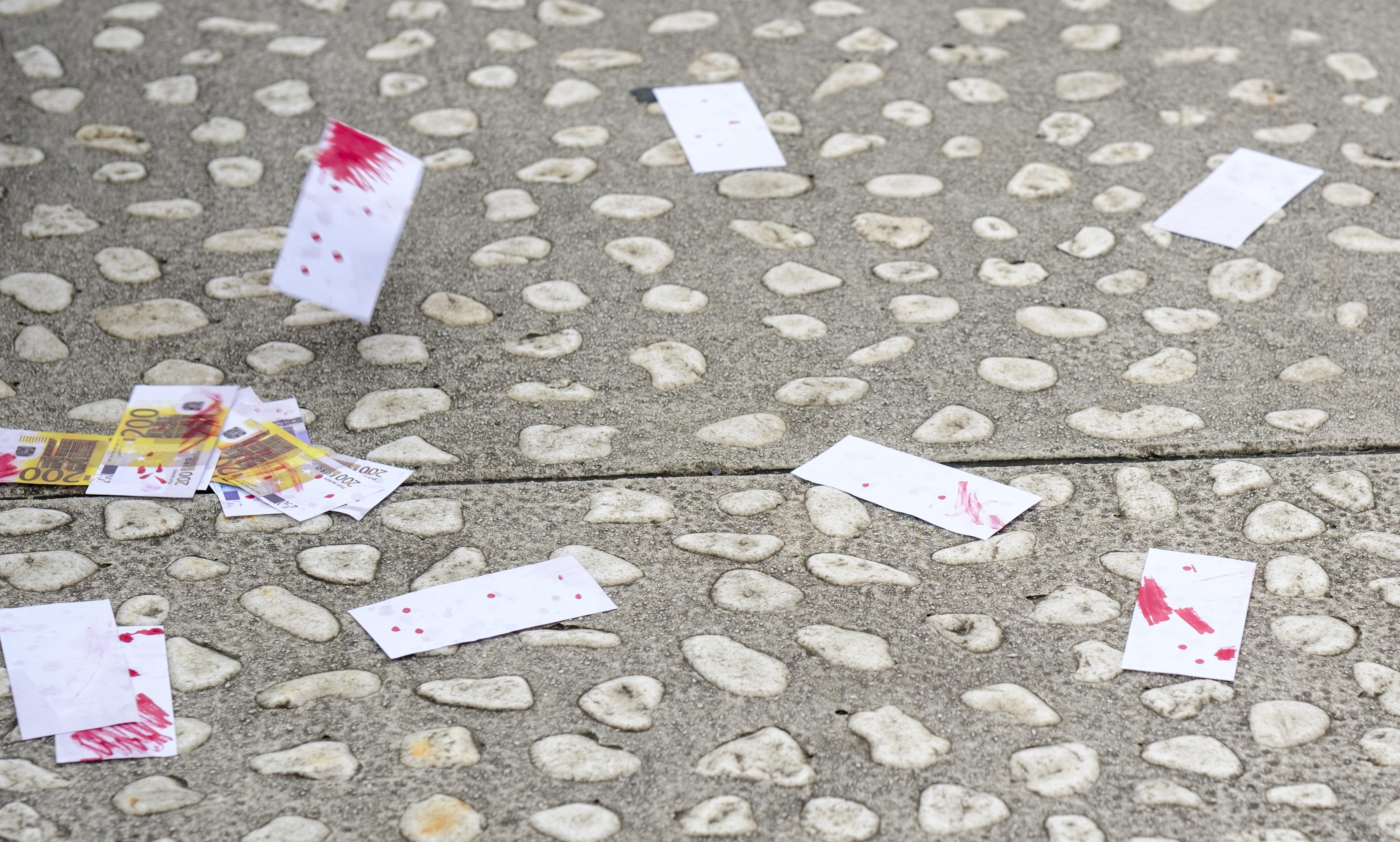 Ukrainian from the diaspora demonstrate in front of the Belgium-based financial services company Euroclear to advocate for Western nations to seize the frozen assets of the Central Bank of the Russian Federation on April 11, 2024 in Brussels, Belgium. The aim of the protest is to pressure Belgian authorities and Euroclear to ensure that the proceeds from these assets are dedicated entirely to Ukraine's defense and reconstruction efforts. Photo: gettyimages.com